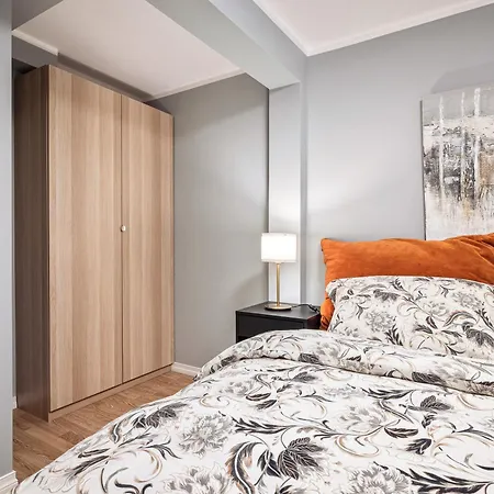 Rosen Apartment *