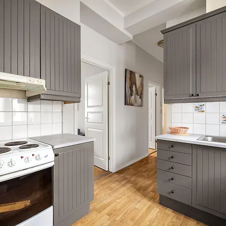 Rosen Apartment *