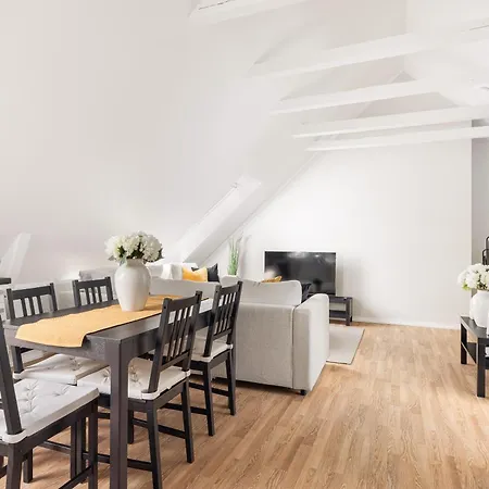 Rosen Apartment *